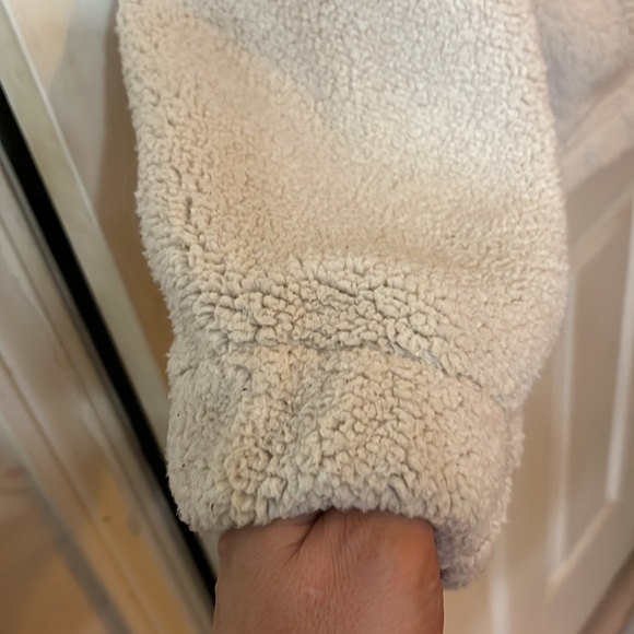 Forever 21 sherpa zip up. - Picture 6 of 7